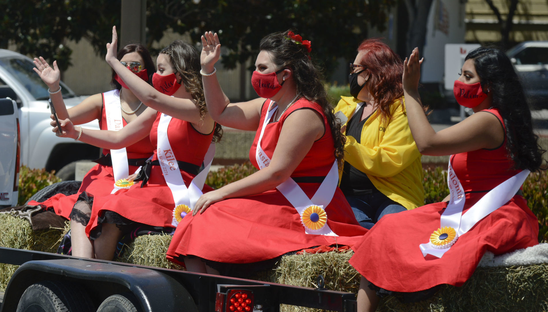 052320 Flower Queen parade 12A.jpg